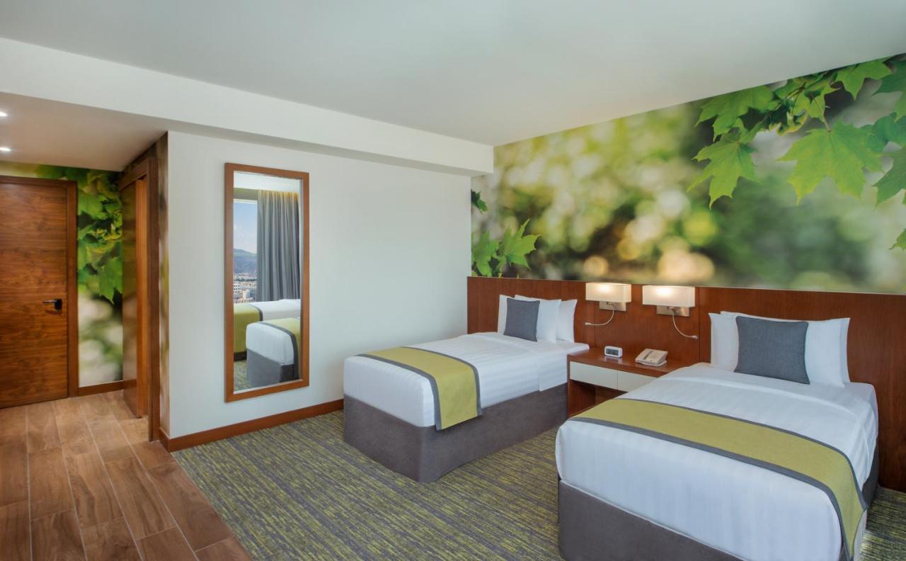 Wyndham Garden Al Khuwair Hotel Maskat
