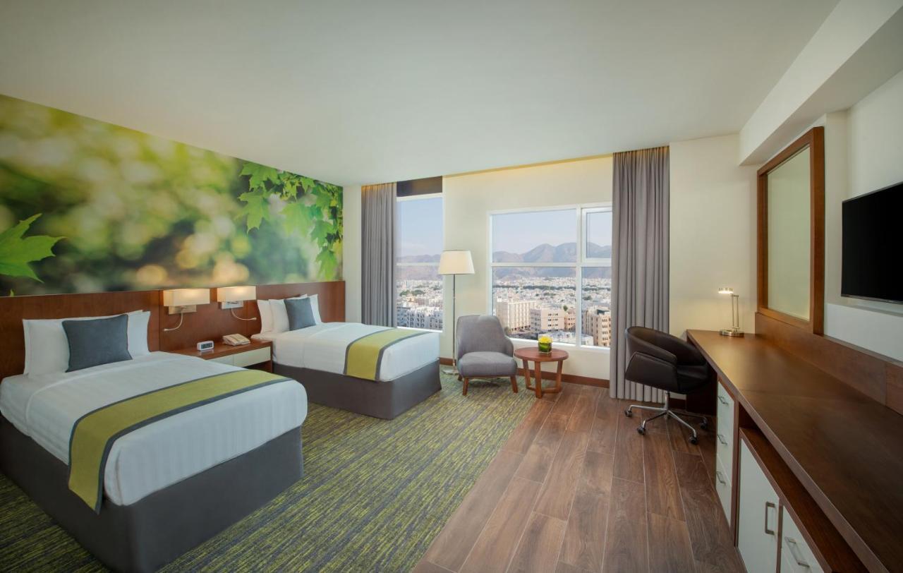 Wyndham Garden Al Khuwair Hotel 4*