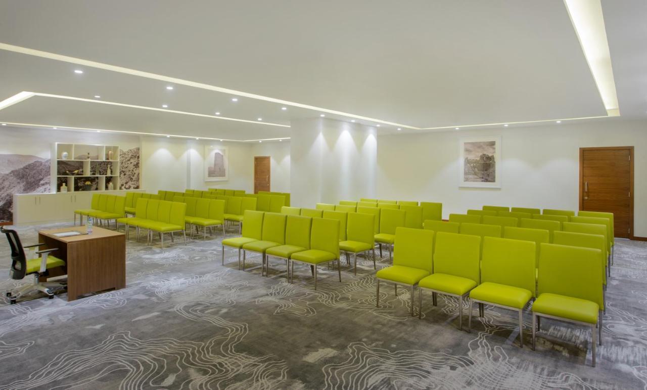 Wyndham Garden Al Khuwair Hotel