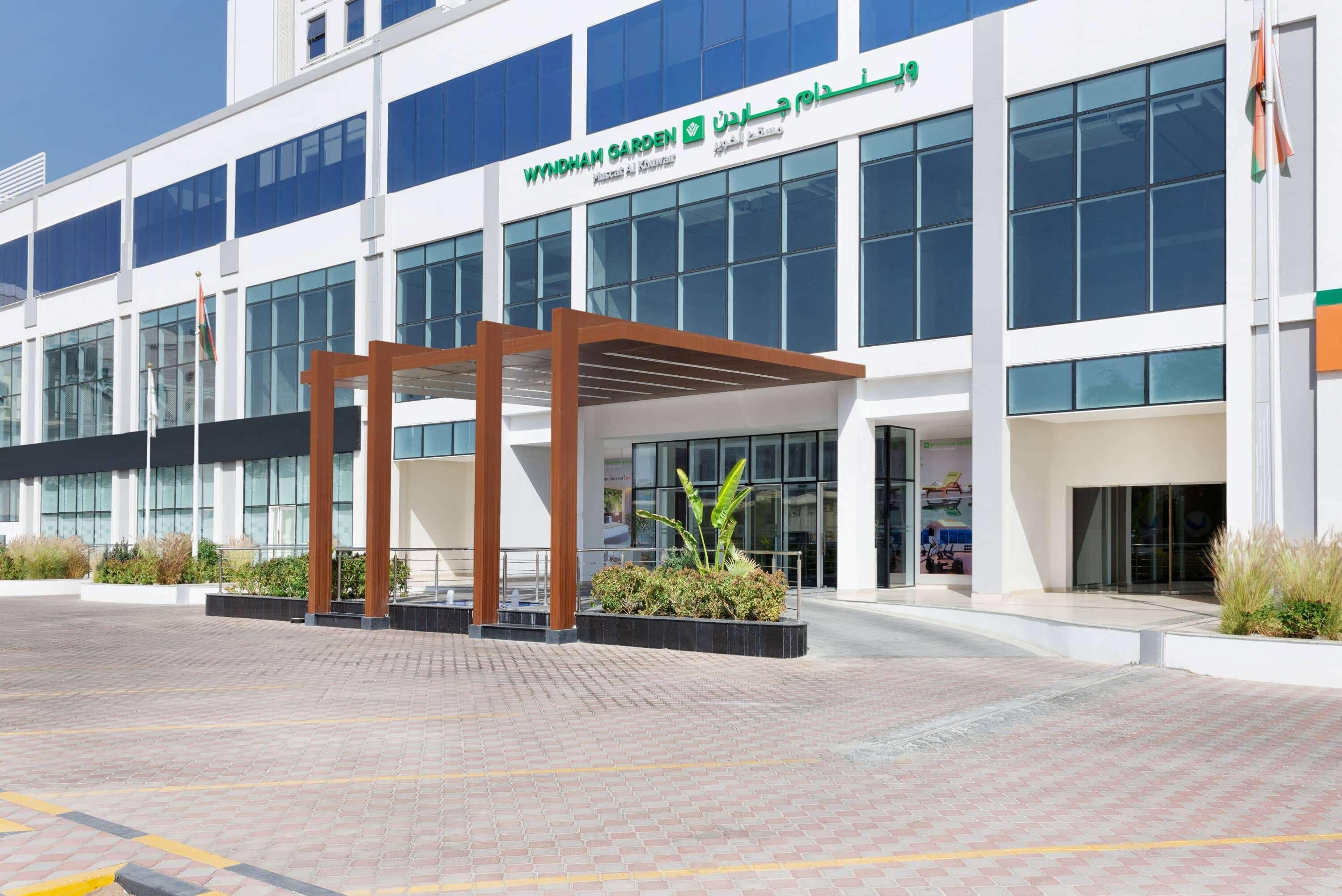 Wyndham Garden Al Khuwair Hotel 4*