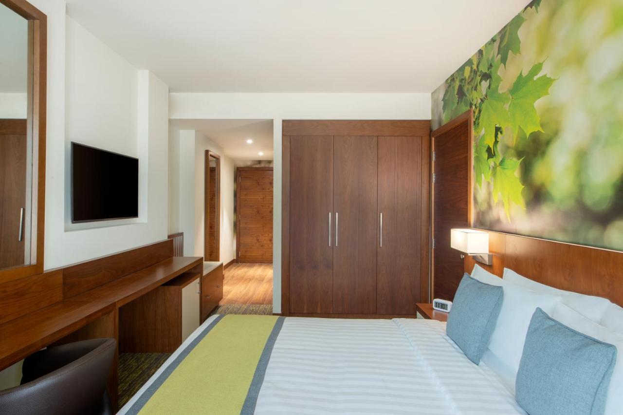 Wyndham Garden Al Khuwair 4* Маскат